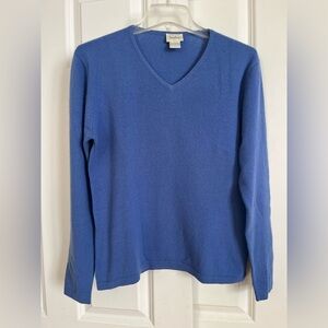 Neiman Marcus women's V neck Long sleeves cashmere sweater in periwinkle blue L